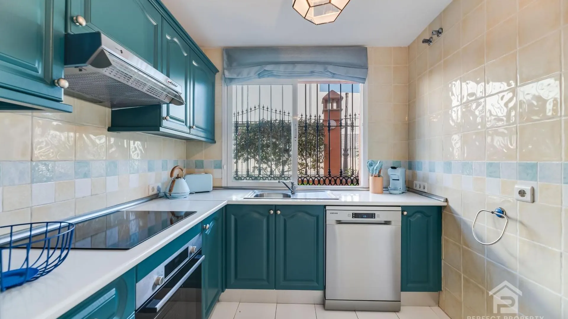 Apartmán Casa Africa - Exclusive 2Br By The Sea With Pool Estepona 0*,  Španělsko